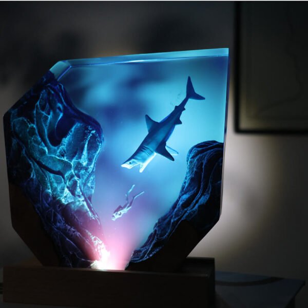 Shark And Diver Marine Resin Light 1 Shark And Diver Marine Resin Light 1