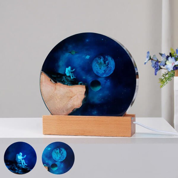 Space Astronaut Resin Lamp 1