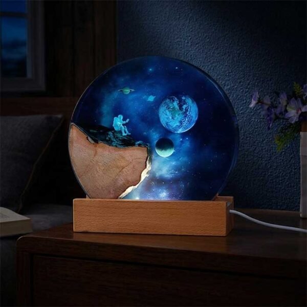 Space Astronaut Resin Lamp1